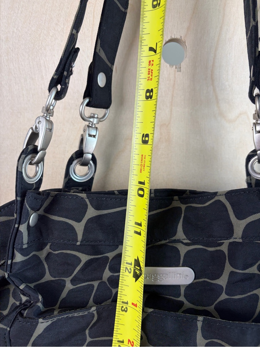 Baggallini Hampton Shoulder Tote Bag – Black & Gray Giraffe Print Nylon - Picture 8 of 10